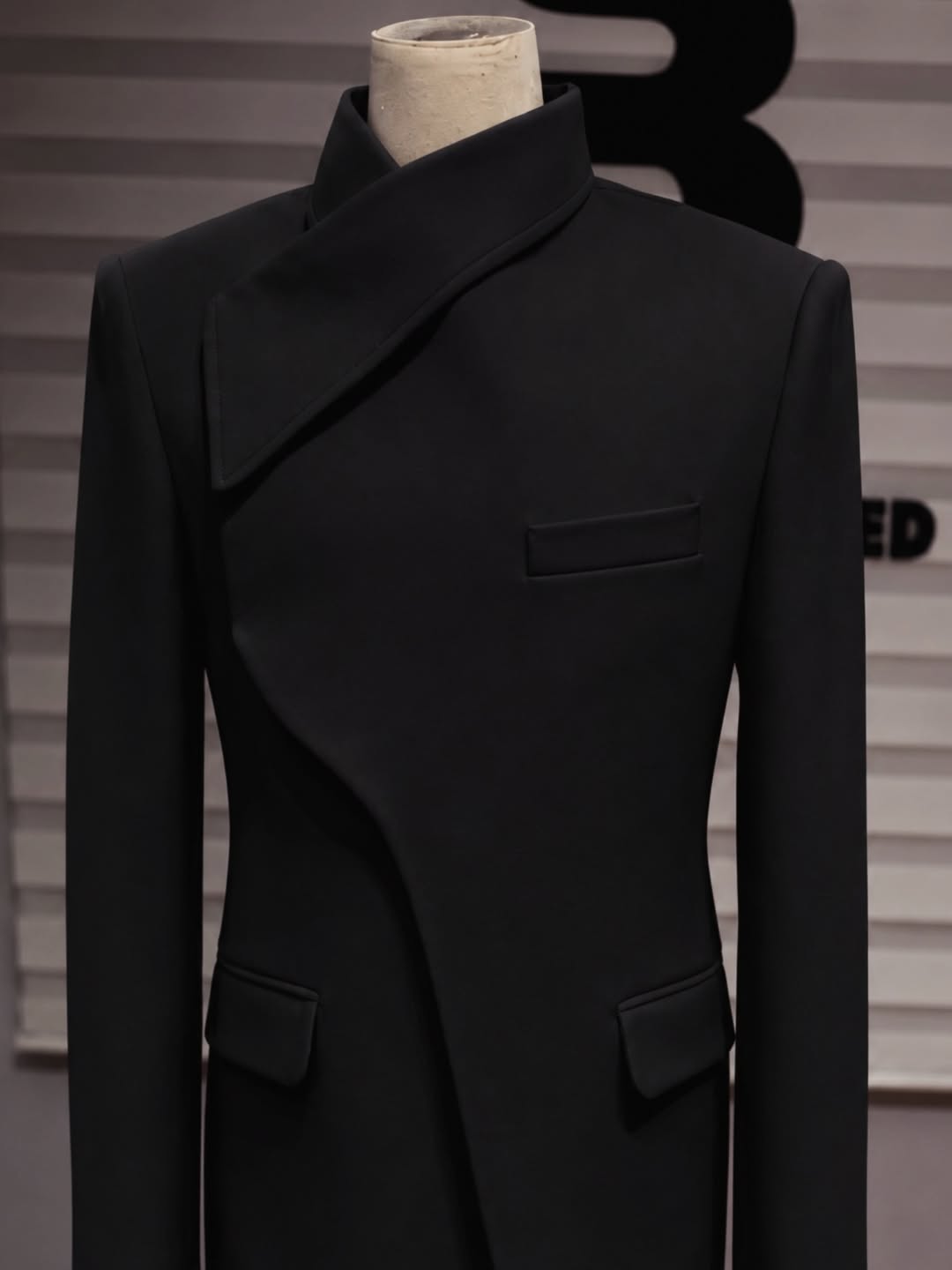 Customized Luxury Metal Embell - đánh giá và giá Men Grooming Outfit