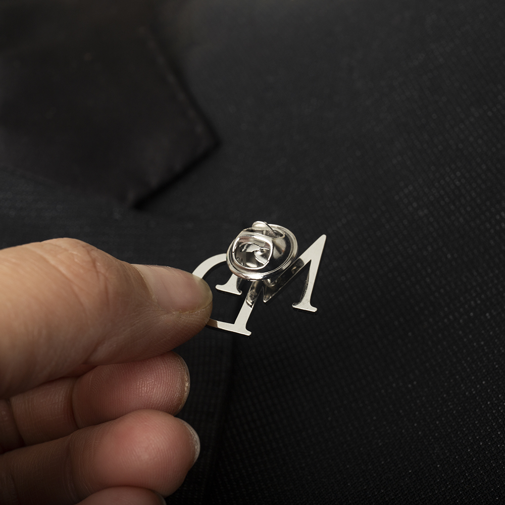 Tangula Custom Initials Brooch - đánh giá và giá Men Grooming Outfit
